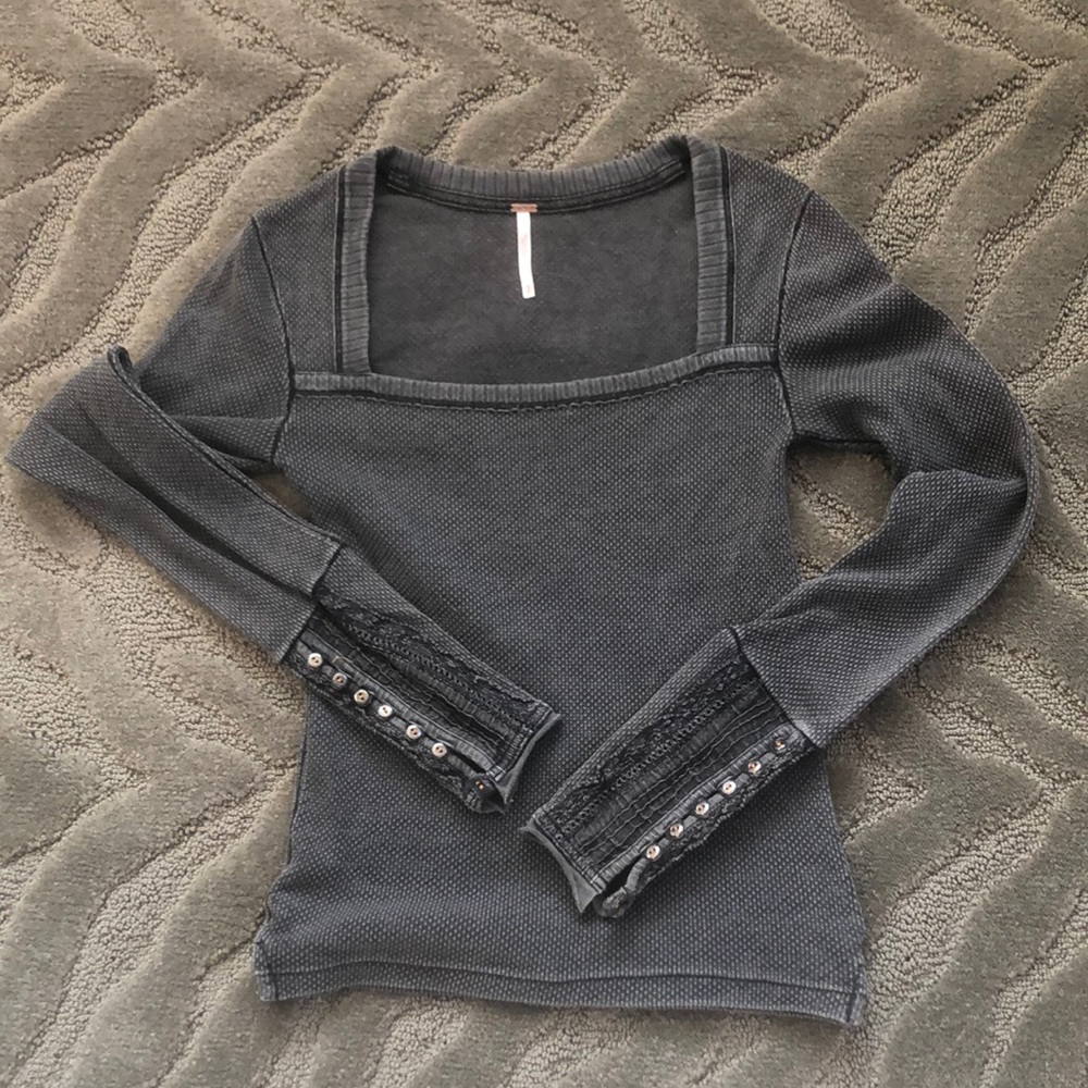 Super cool rare button sleeve detail thermal free people!